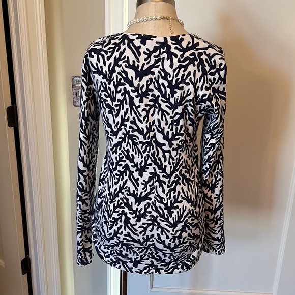 Lilly Pulitzer Navy coral sweater - Picture 3 of 4